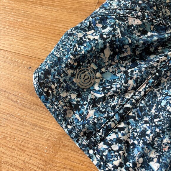 Lululemon Athletic Tracker Short V Seawheeze Multi Women’s Size 8 - Picture 7 of 9